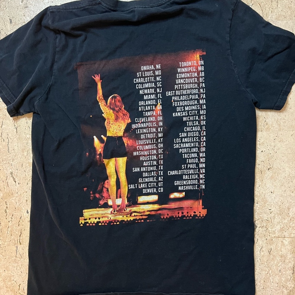 Taylor Swift’s 2013 The Red Tour Black T-Shirt Size Small - Picture 3 of 5